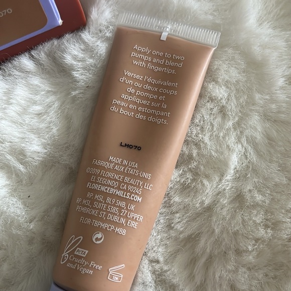 Mini makeup full size bundle (4 items) - Picture 3 of 11